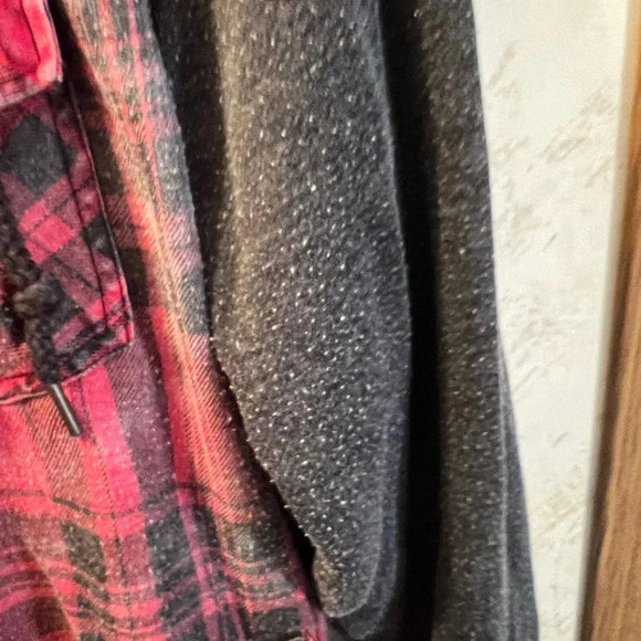 LA: HEARTS Flannel - Picture 3 of 5